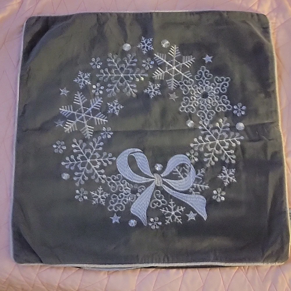 Homey COZY Embroidery Gray Wreath Velvet Throw Pillow, Christmas, 20